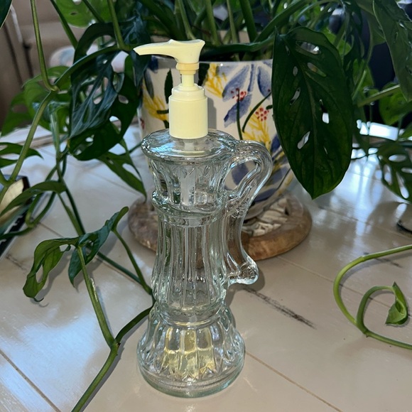 Avon Other - Vintage Avon charming Glass Lotion Dispenser an excellent condition